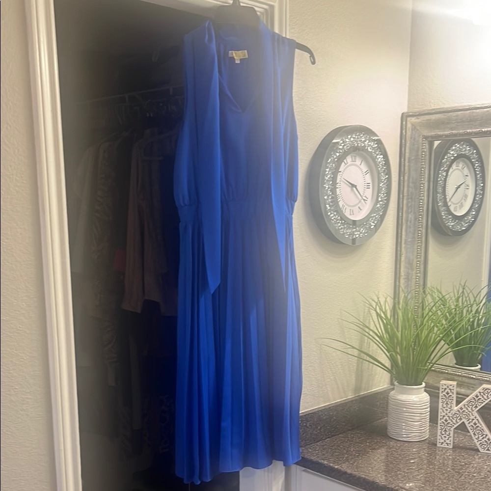 Elegant Blue Sleeveless Dress